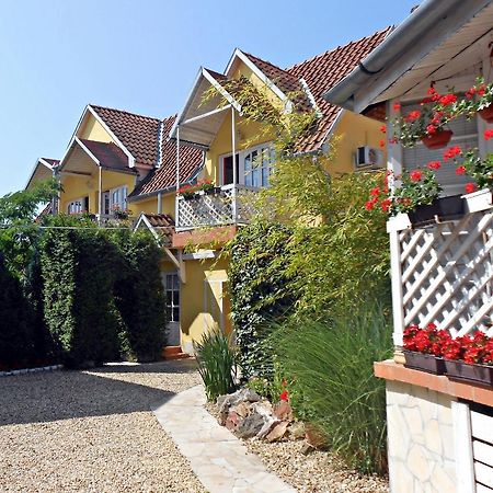 Castello Vendeg Es Apartmanhaz Eger Ngoại thất bức ảnh
