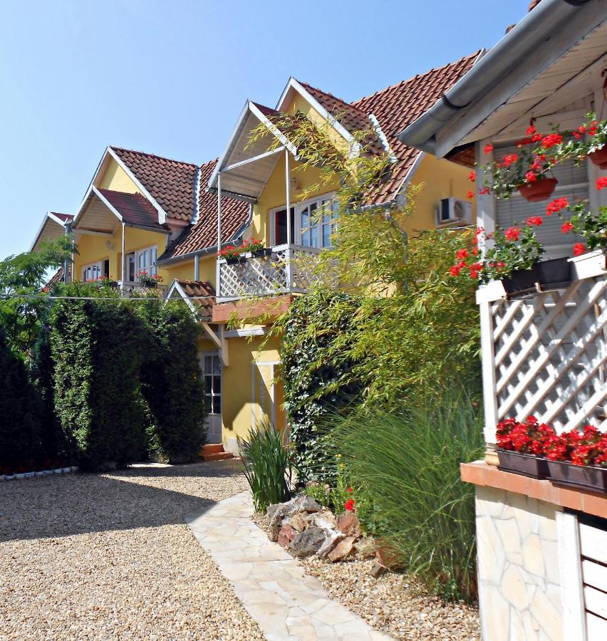 Castello Vendeg Es Apartmanhaz Eger Ngoại thất bức ảnh