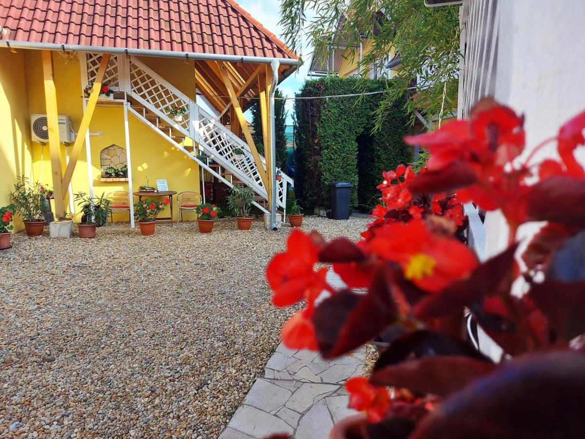Castello Vendeg Es Apartmanhaz Eger Ngoại thất bức ảnh