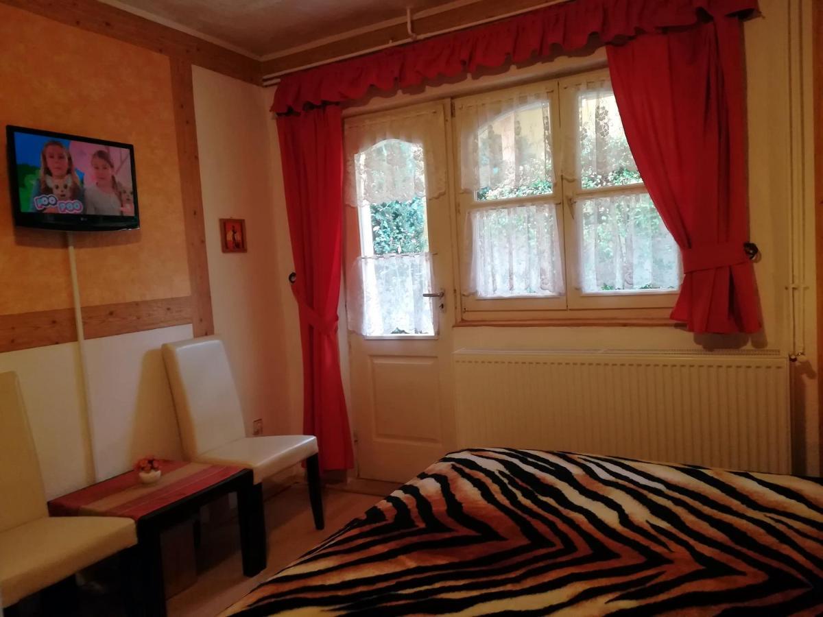 Castello Vendeg Es Apartmanhaz Eger Ngoại thất bức ảnh