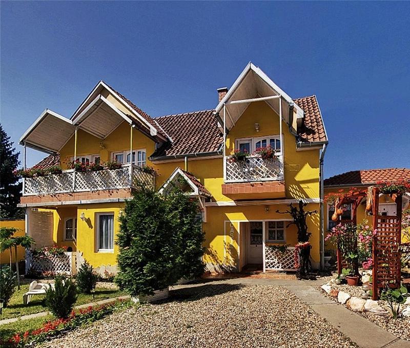 Castello Vendeg Es Apartmanhaz Eger Ngoại thất bức ảnh